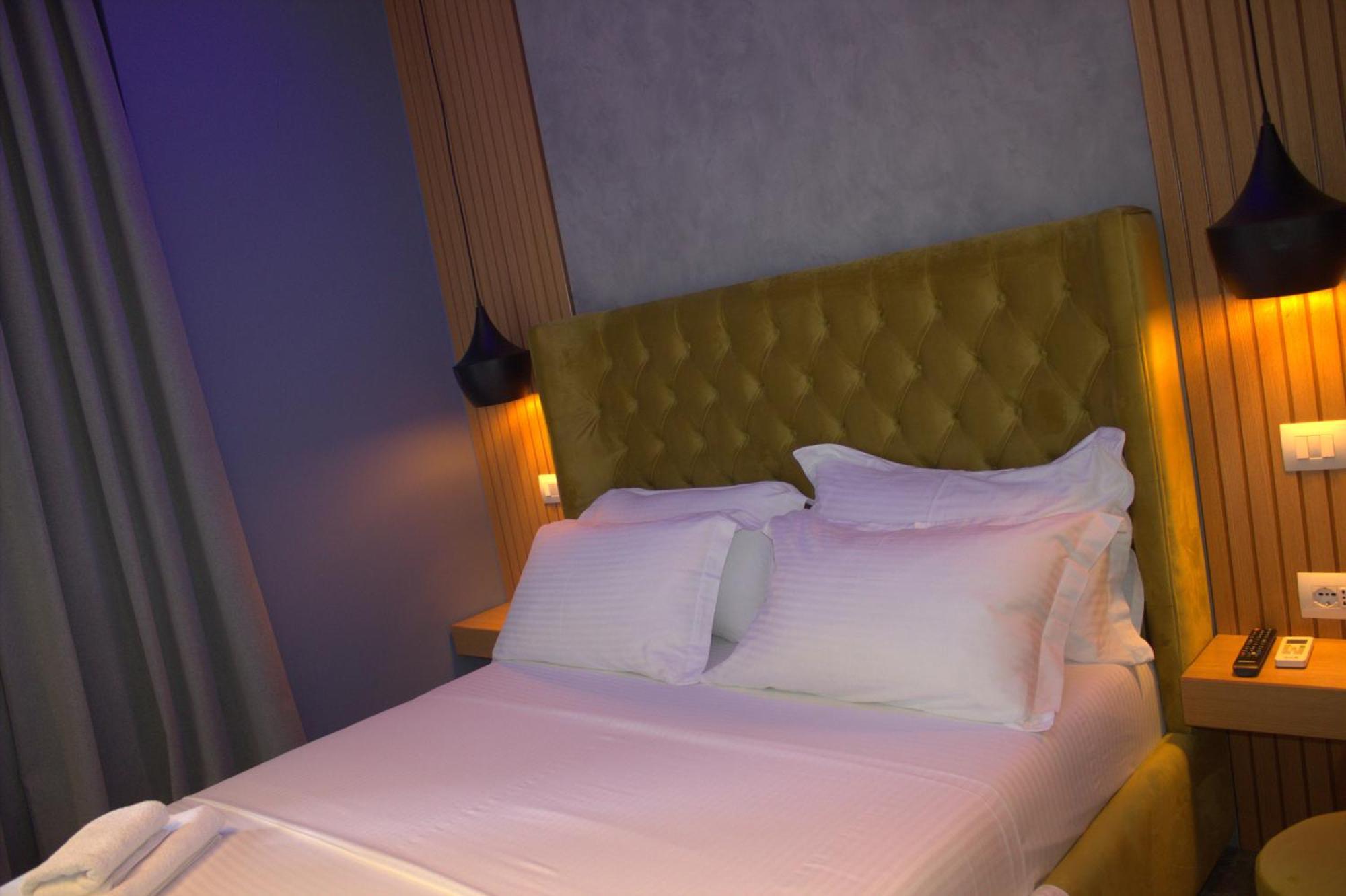 Hotel Piramida Ksamil Luaran gambar